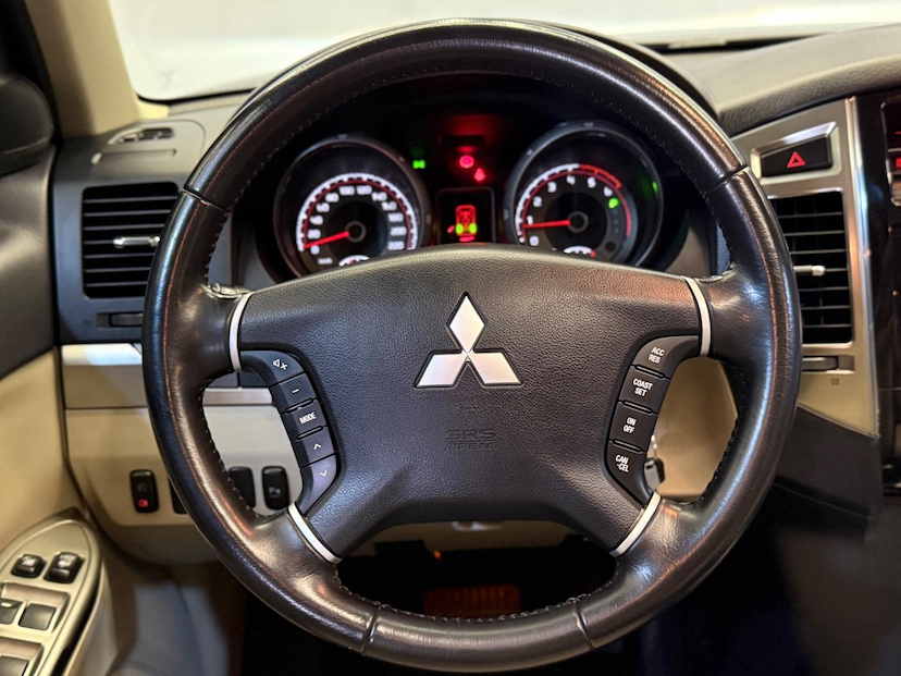 Foto do veículo MITSUBISHI PAJERO FULL  3.2 HPE 4X4 16V TURBO INTERCOOLER 2019 186.092 KM 199.900,00