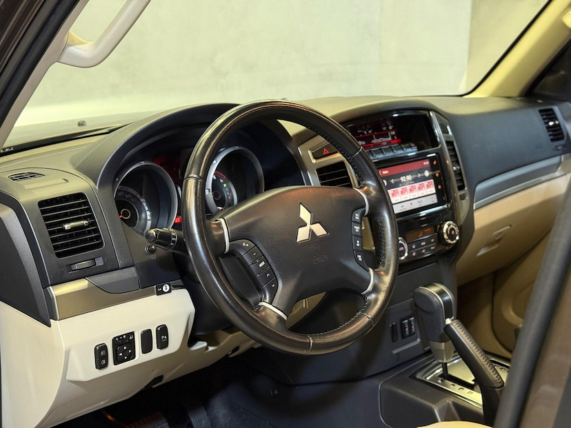 Foto do veículo MITSUBISHI PAJERO FULL  3.2 HPE 4X4 16V TURBO INTERCOOLER 2019 186.092 KM 199.900,00