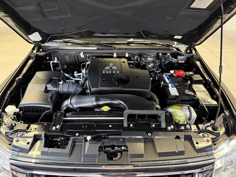 Foto do veículo MITSUBISHI PAJERO FULL  3.2 HPE 4X4 16V TURBO INTERCOOLER 2019 186.092 KM 199.900,00