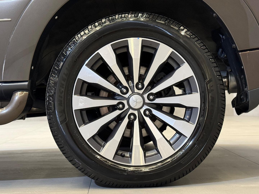Foto do veículo MITSUBISHI PAJERO FULL  3.2 HPE 4X4 16V TURBO INTERCOOLER 2019 186.092 KM 199.900,00