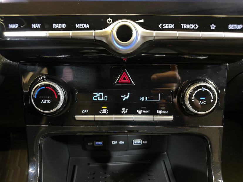 Foto do veículo HYUNDAI CRETA  1TA PLTINUM 2022 24.500 KM 125.900,00