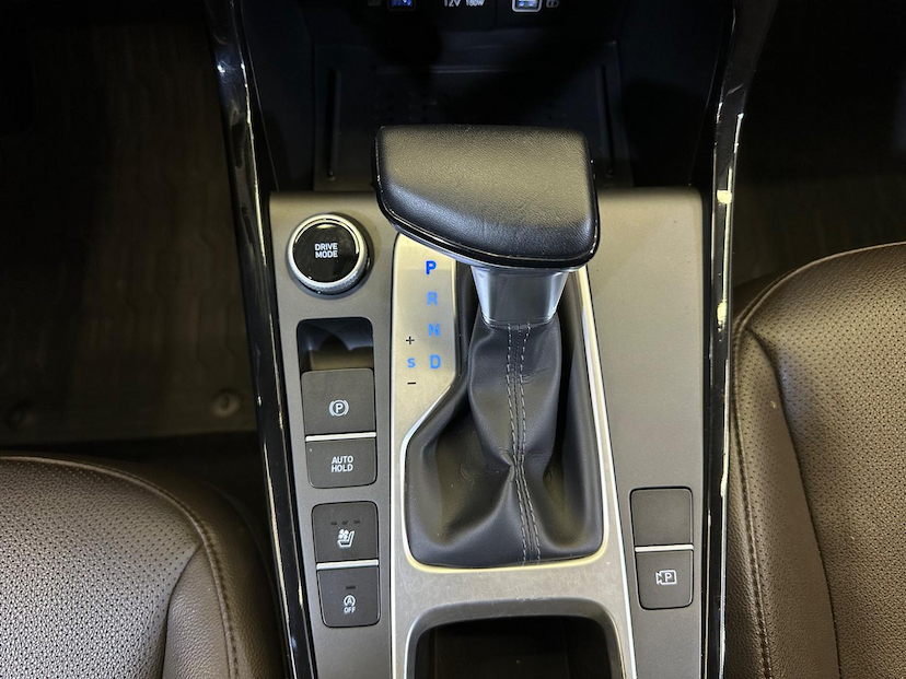 Foto do veículo HYUNDAI CRETA  1TA PLTINUM 2022 24.500 KM 125.900,00