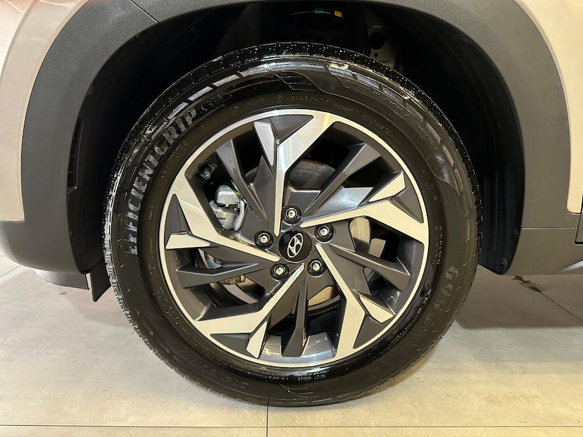 Foto do veículo HYUNDAI CRETA  1TA PLTINUM 2022 24.500 KM 125.900,00
