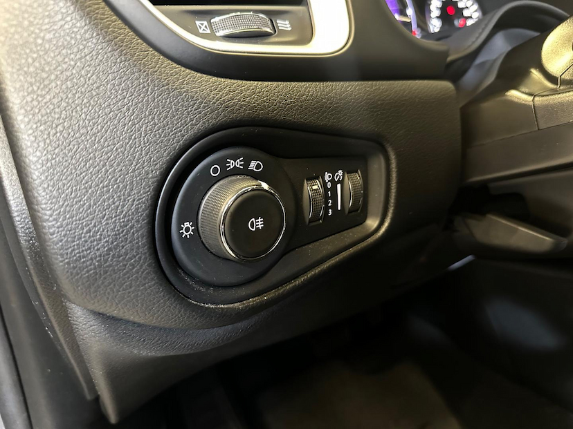 Foto do veículo JEEP RENEGADE  1.8 AT 2020 39.000 KM 79.900,00