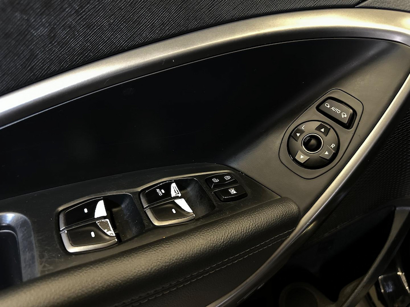 Foto do veículo HYUNDAI SANTA FÉ SANTA FE/GLS 3.3 V6 4X4 TIPTRONIC 2018 91.951 KM 119.900,00