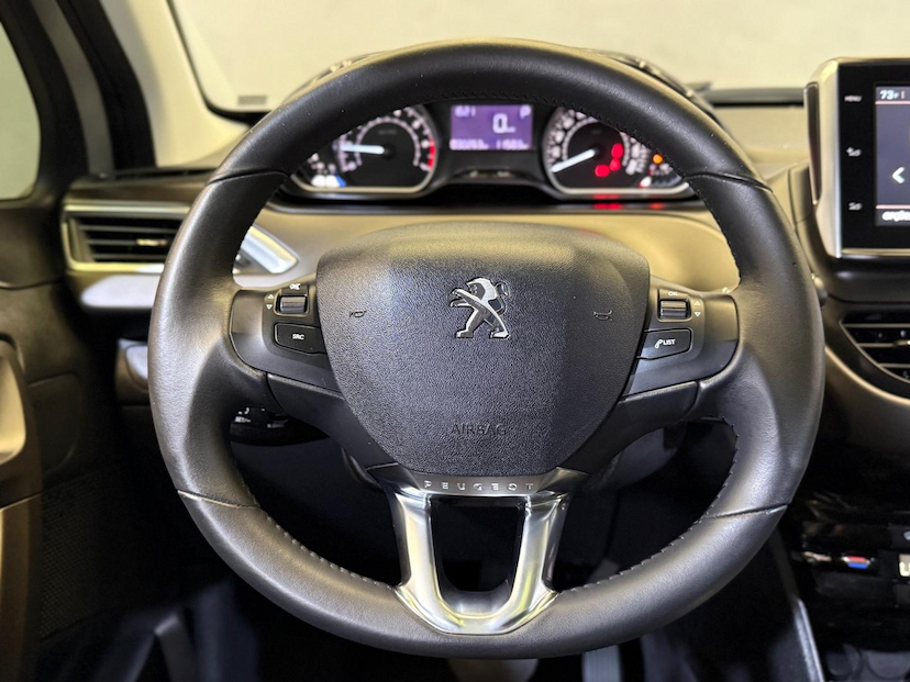 Foto do veículo PEUGEOT 2008  CROSS EAT6 2019 30.129 KM 75.900,00