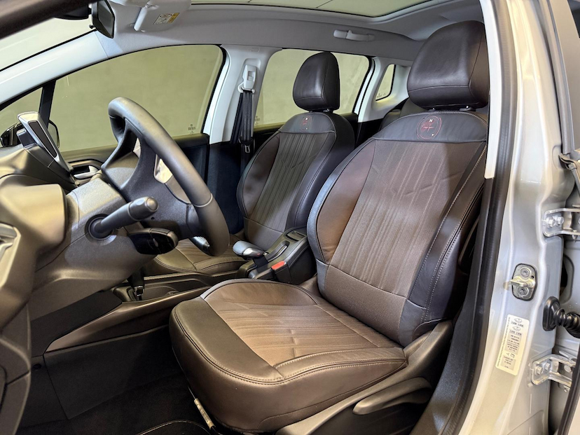 Foto do veículo PEUGEOT 2008  CROSS EAT6 2019 30.129 KM 75.900,00