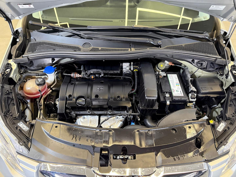 Foto do veículo PEUGEOT 2008  CROSS EAT6 2019 30.129 KM 75.900,00