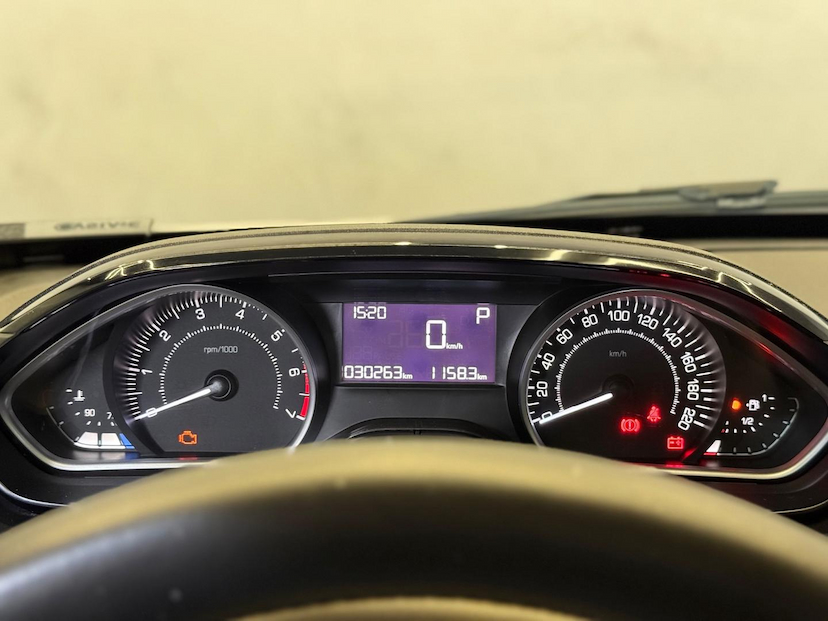 Foto do veículo PEUGEOT 2008  CROSS EAT6 2019 30.129 KM 75.900,00