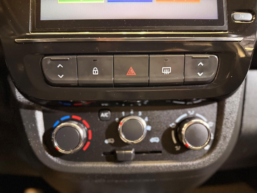 Foto do veículo RENAULT KWID  OUTSID 2 2024 48.771 KM 62.900,00