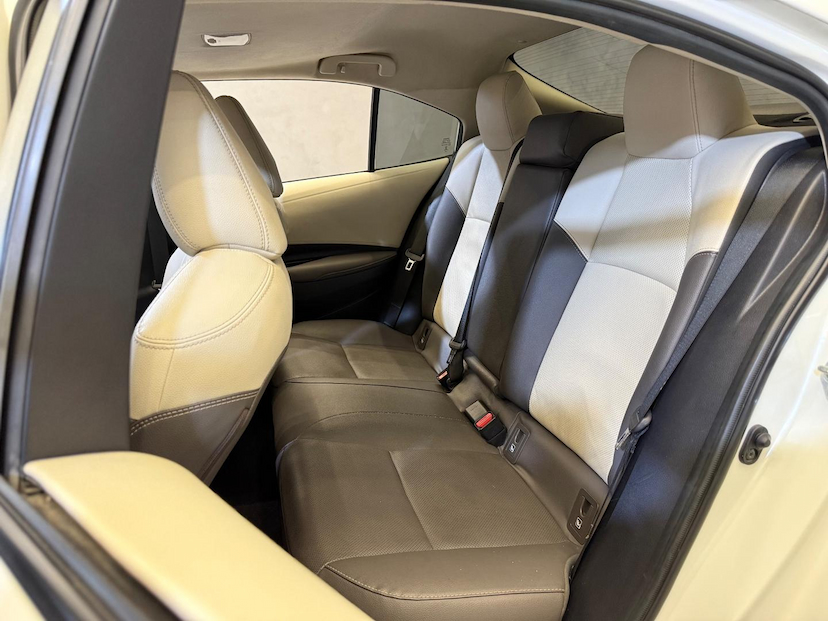 Foto do veículo TOYOTA COROLLA  ALTIS PREMIUM HYBRID 1.8 FLEX AUT. 2021 100 KM 136.900,00