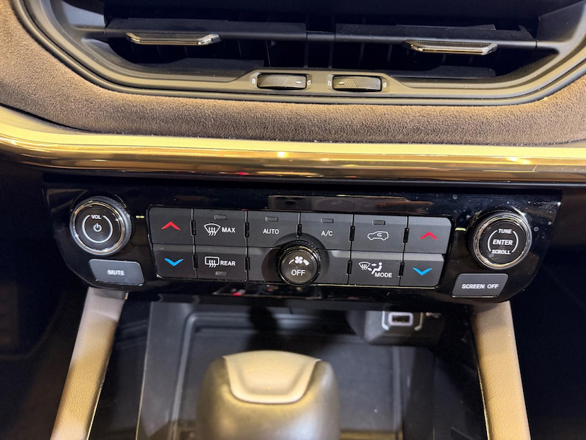 Foto do veículo JEEP COMMANDER  OVERLAND T270 1.3 TB FLEX AUT 2025 35.422 KM 199.900,00