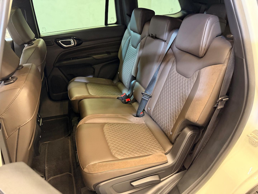 Foto do veículo JEEP COMMANDER  OVERLAND T270 1.3 TB FLEX AUT 2025 35.422 KM 199.900,00