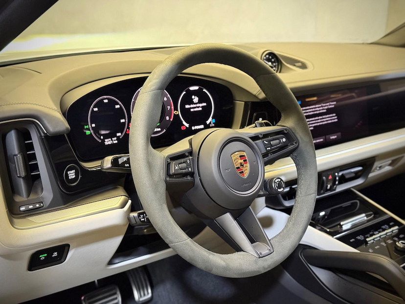Foto do veículo PORSCHE CAYENNE  S COUPE 2024 15.400 KM 799.900,00
