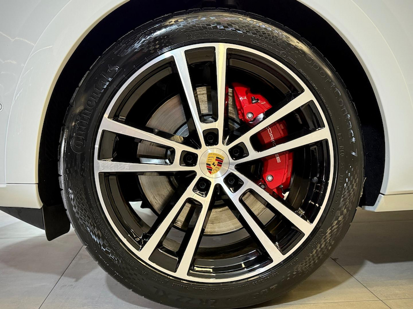 Foto do veículo PORSCHE CAYENNE  S COUPE 2024 15.400 KM 799.900,00