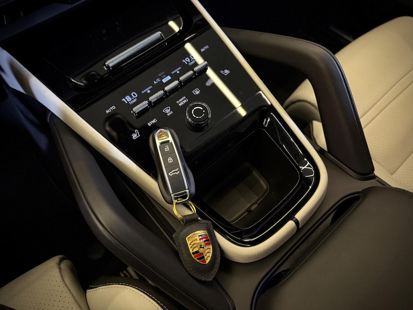 Foto do veículo PORSCHE CAYENNE  S COUPE 2024 15.400 KM 799.900,00