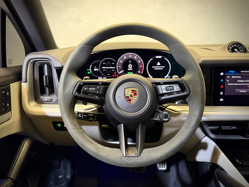 Foto do veículo PORSCHE CAYENNE  S COUPE 2024 15.400 KM 799.900,00