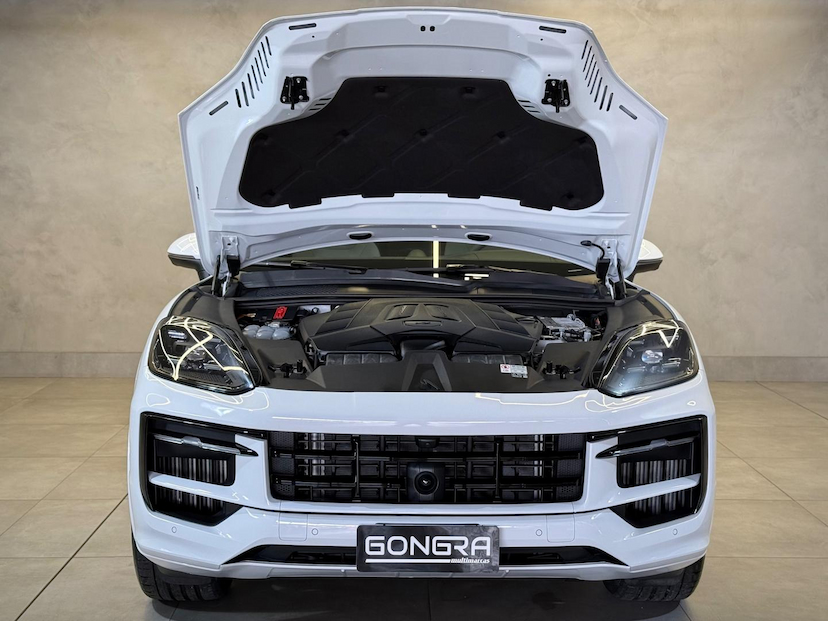 Foto do veículo PORSCHE CAYENNE  S COUPE 2024 15.400 KM 799.900,00
