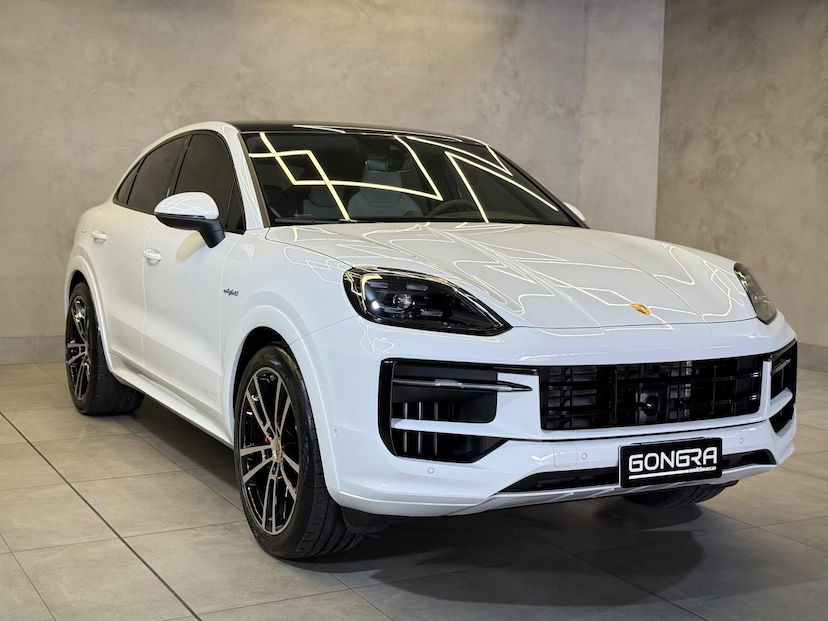 Foto do veículo PORSCHE CAYENNE  S COUPE 2024 15.400 KM 799.900,00