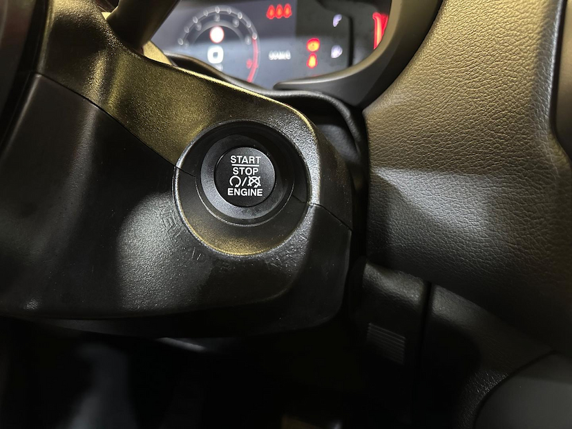 Foto do veículo JEEP RENEGADE  TH T2704X4 2022 6.091 KM 124.900,00