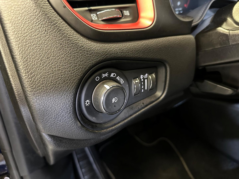 Foto do veículo JEEP RENEGADE  TH T2704X4 2022 6.091 KM 124.900,00
