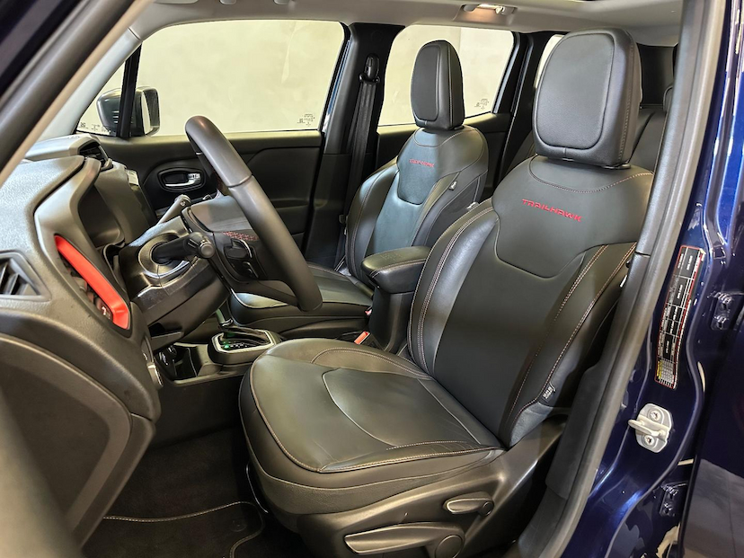 Foto do veículo JEEP RENEGADE  TH T2704X4 2022 6.091 KM 124.900,00