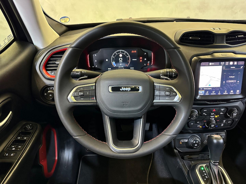 Foto do veículo JEEP RENEGADE  TH T2704X4 2022 6.091 KM 124.900,00
