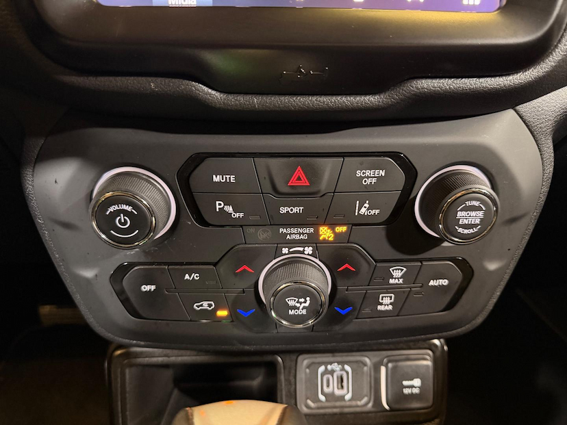 Foto do veículo JEEP RENEGADE  LONGITUDE T270 1.3 TB 4X2 FLEX AUT 2023 50.966 KM 103.900,00