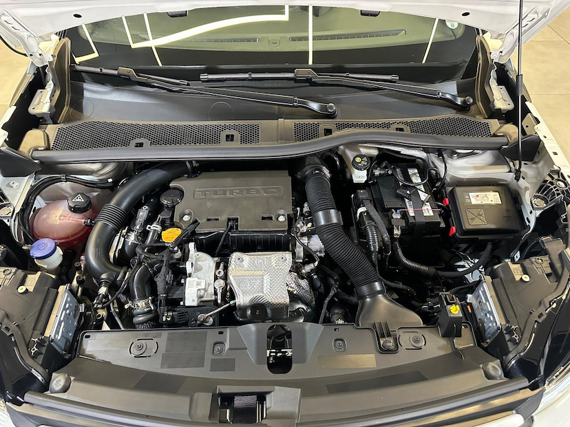 Foto do veículo PEUGEOT 2008  GT T200 2025 10.165 KM 145.900,00