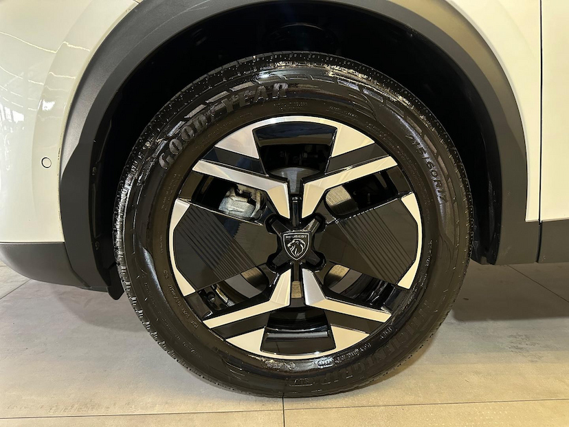 Foto do veículo PEUGEOT 2008  GT T200 2025 10.165 KM 145.900,00
