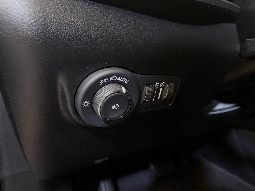 Foto do veículo JEEP COMPASS  LONG. NIG. EAGLE 1.3 4X2 FLEX AUT. 2025 12.203 KM 168.900,00