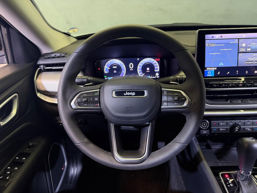 Foto do veículo JEEP COMPASS  LONG. NIG. EAGLE 1.3 4X2 FLEX AUT. 2025 12.203 KM 168.900,00