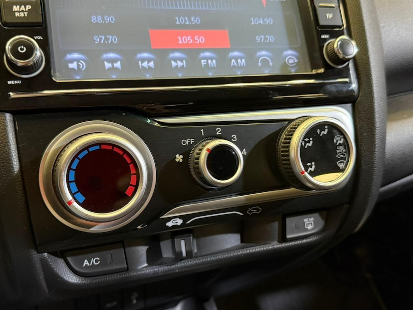 Foto do veículo HONDA FIT  EX CVT 2016 88.500 KM 72.900,00