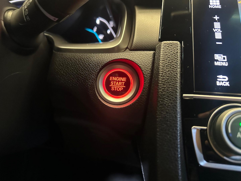 Foto do veículo HONDA CIVIC  EXL CVT 2020 53.300 KM 129.900,00