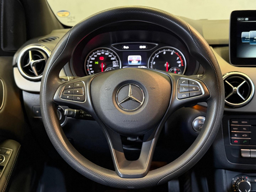 Foto do veículo MERCEDES-BENZ B 200 B200FF 2017 71.191 KM 84.900,00