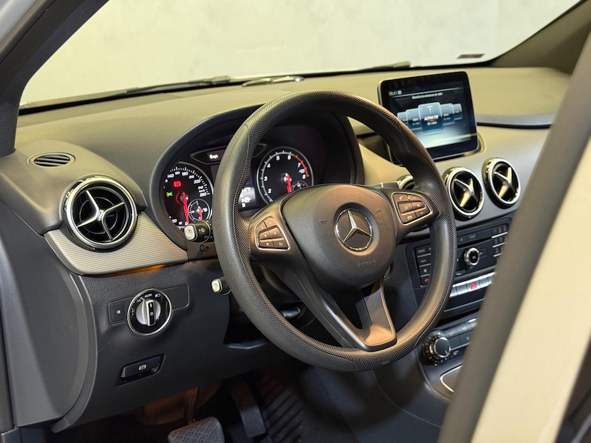 Foto do veículo MERCEDES-BENZ B 200 B200FF 2017 71.191 KM 84.900,00