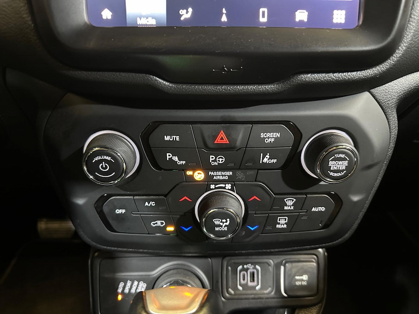 Foto do veículo JEEP RENEGADE  S T2704X4 2022 20.790 KM 117.900,00