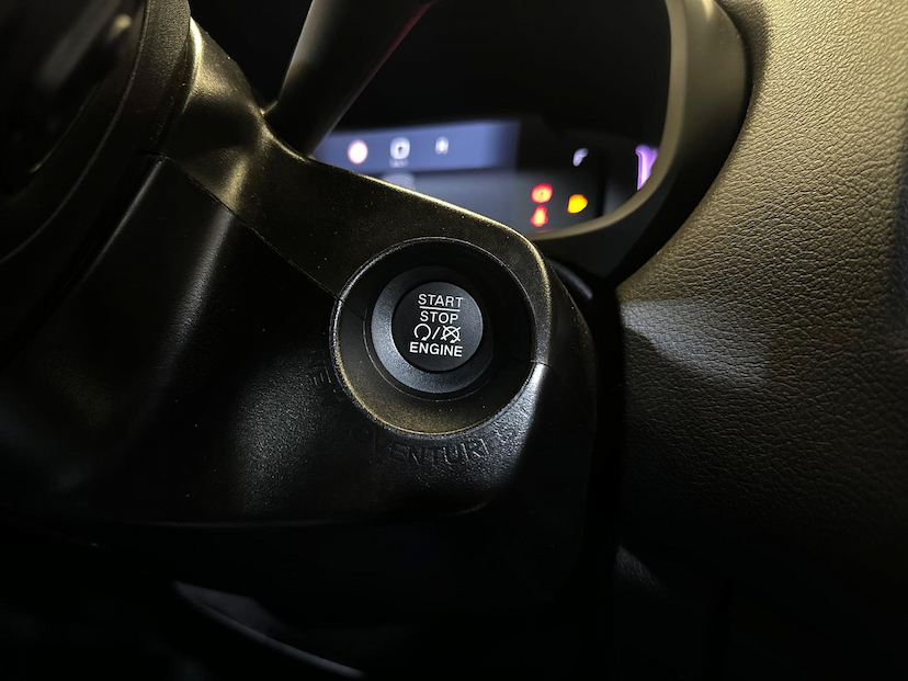 Foto do veículo JEEP RENEGADE  S T2704X4 2022 20.790 KM 117.900,00
