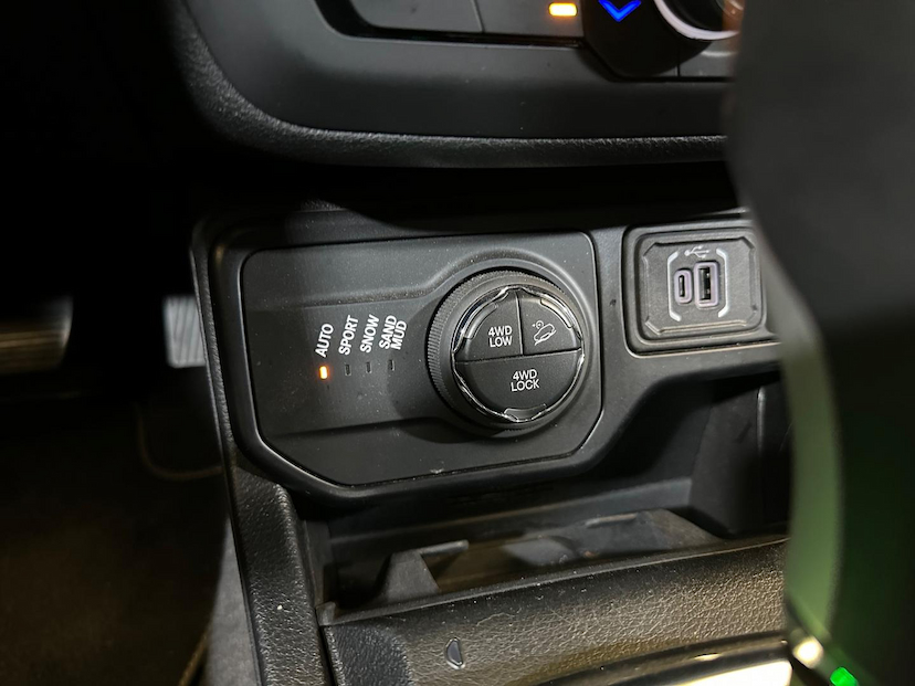 Foto do veículo JEEP RENEGADE  S T2704X4 2022 20.790 KM 117.900,00