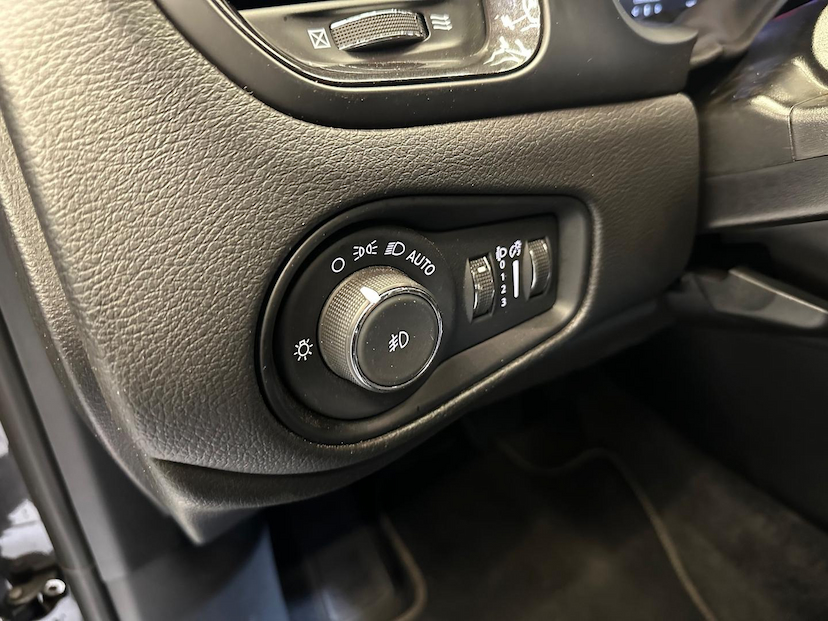 Foto do veículo JEEP RENEGADE  S T2704X4 2022 20.790 KM 117.900,00