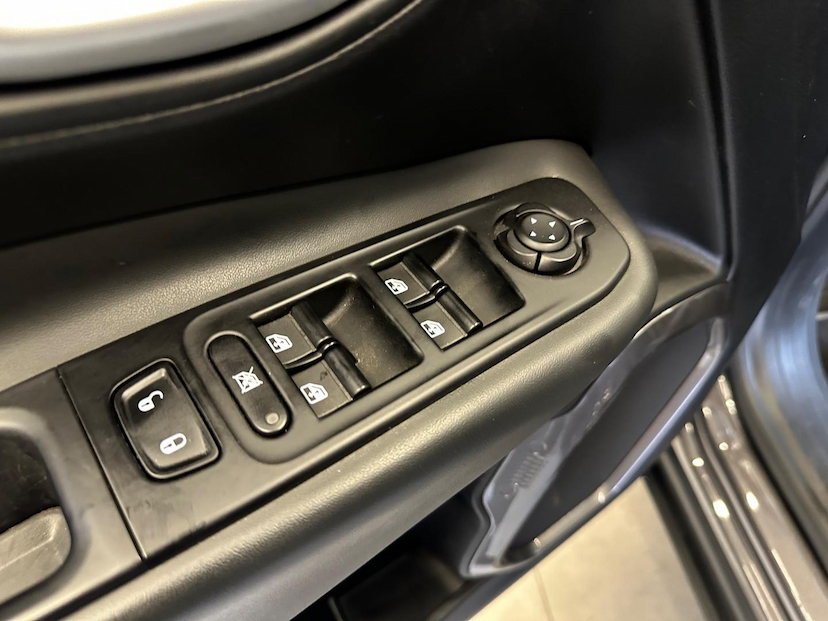 Foto do veículo JEEP RENEGADE  S T2704X4 2022 20.790 KM 117.900,00