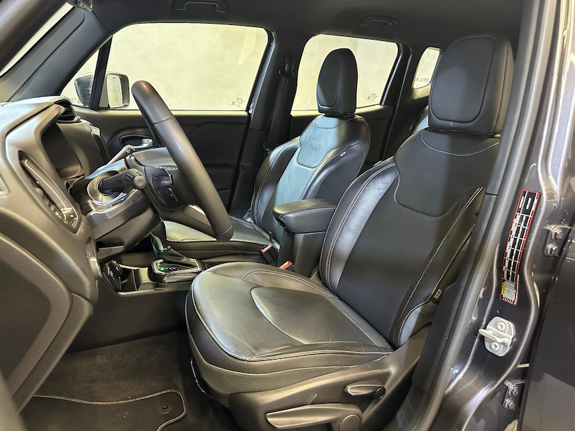 Foto do veículo JEEP RENEGADE  S T2704X4 2022 20.790 KM 117.900,00