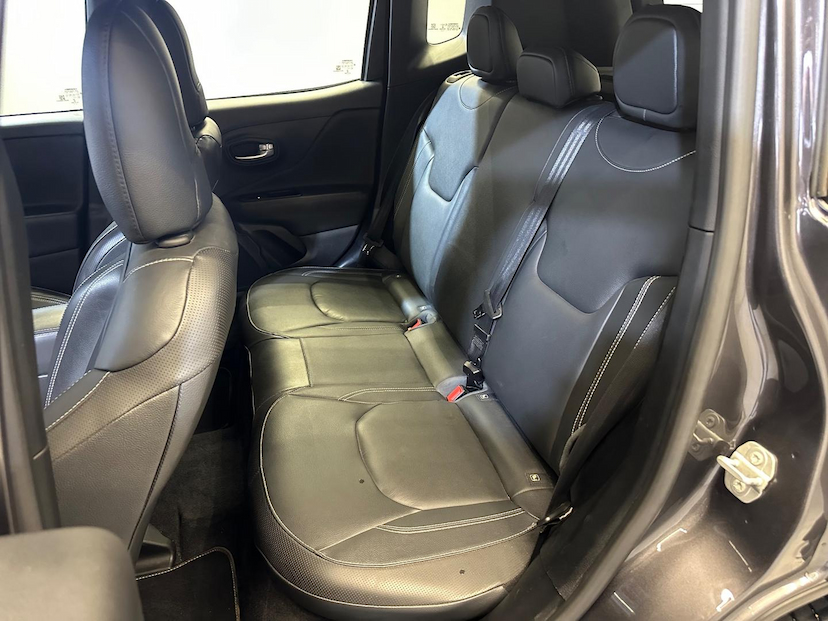 Foto do veículo JEEP RENEGADE  S T2704X4 2022 20.790 KM 117.900,00