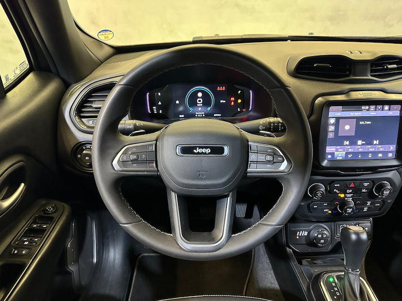 Foto do veículo JEEP RENEGADE  S T2704X4 2022 20.790 KM 117.900,00