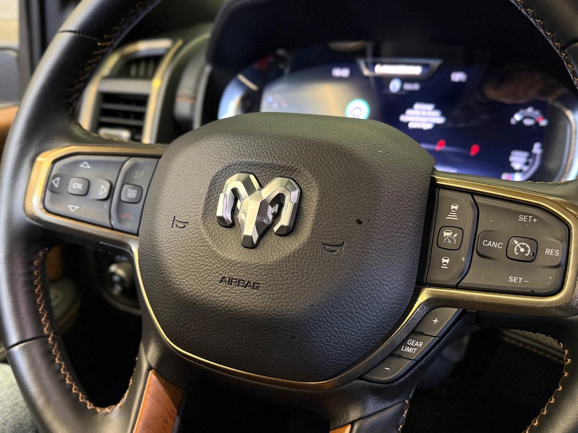 Foto do veículo RAM 3500  LONGHORN 6.7D 2024 12.780 KM 459.900,00