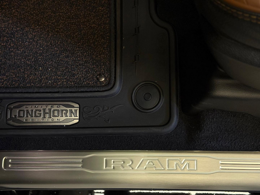 Foto do veículo RAM 3500  LONGHORN 6.7D 2024 12.780 KM 459.900,00