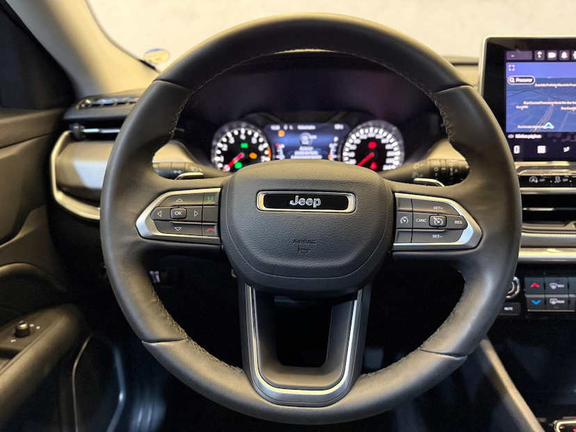 Foto do veículo JEEP COMPASS  LONG TF 2022 30.304 KM 130.900,00