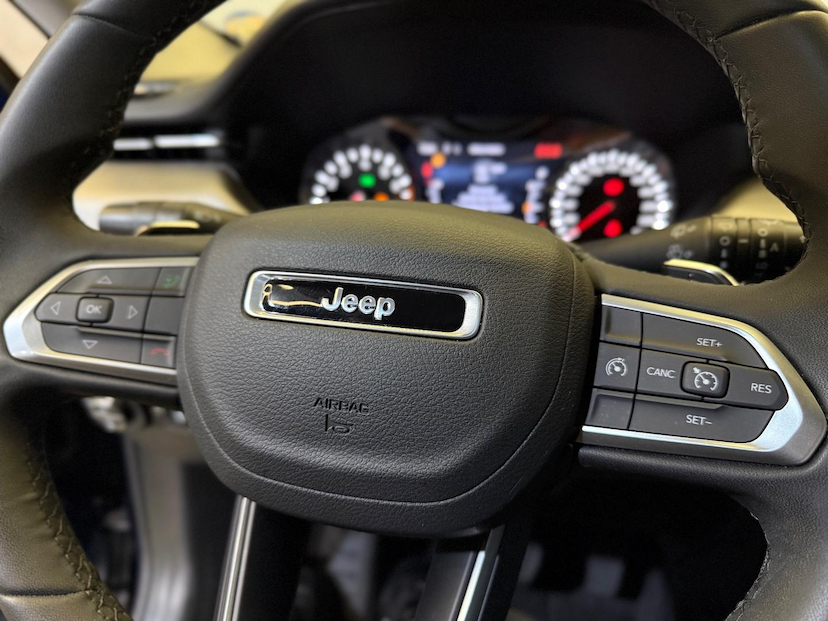 Foto do veículo JEEP COMPASS  LONG TF 2022 30.304 KM 130.900,00