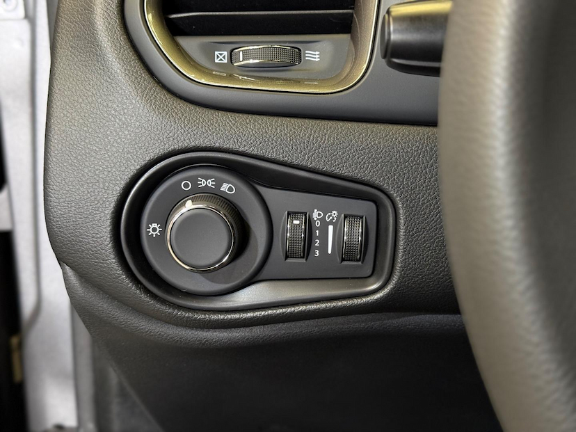 Foto do veículo JEEP COMPASS  LONG TF 2022 30.304 KM 130.900,00