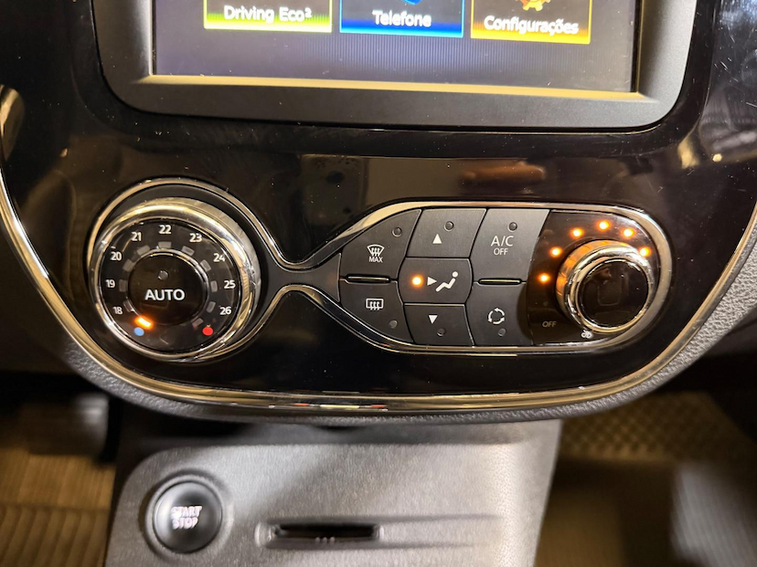 Foto do veículo RENAULT CAPTUR  INTEN 16A 2020 107.000 KM 74.900,00